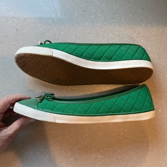 Tory Burch Caruso Sneaker | Green - Picture 6 of 9